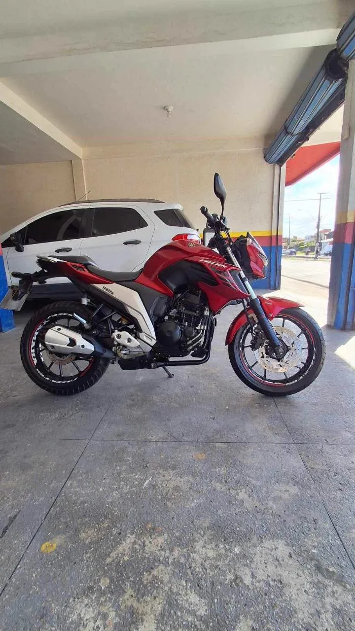 YAMAHA FZ 25 FAZER ABS LATERAL DIREITA 